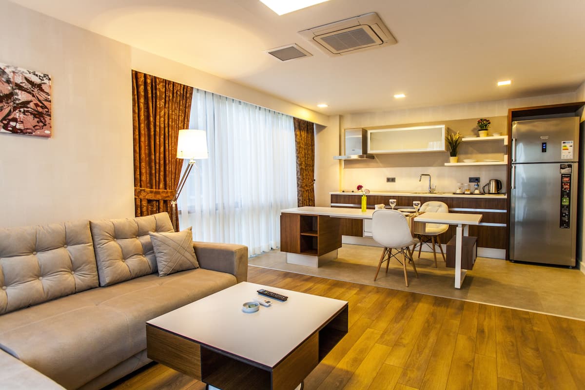 family room 1+0 | living area | 40-inch lcd tv with satellite channels, tv