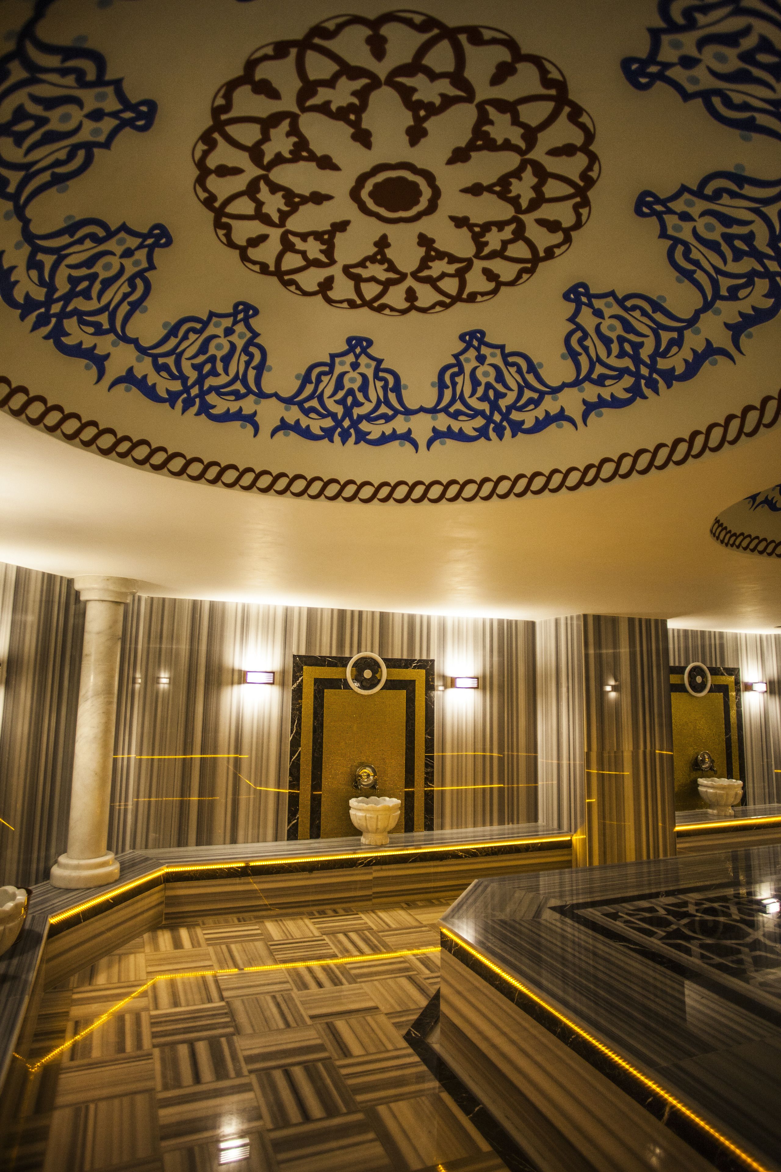 sauna, steam room, turkish bath/hammam, massage/treatment rooms