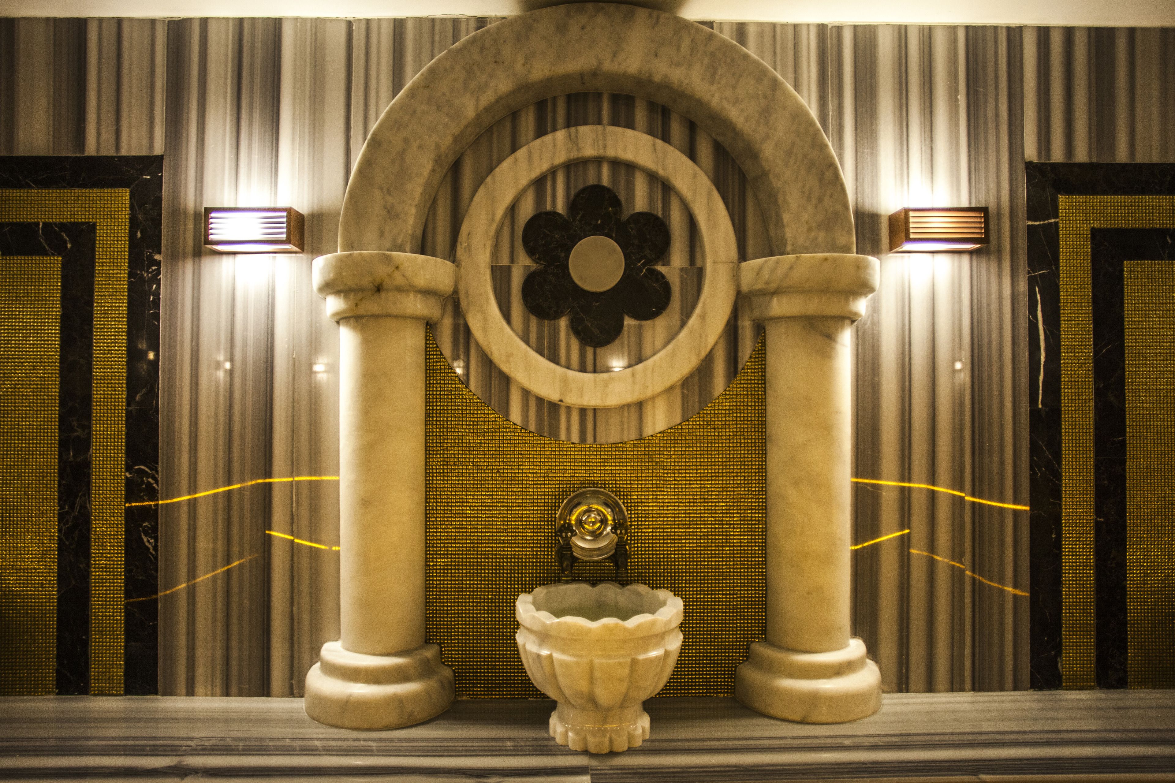 sauna, steam room, turkish bath/hammam, massage/treatment rooms