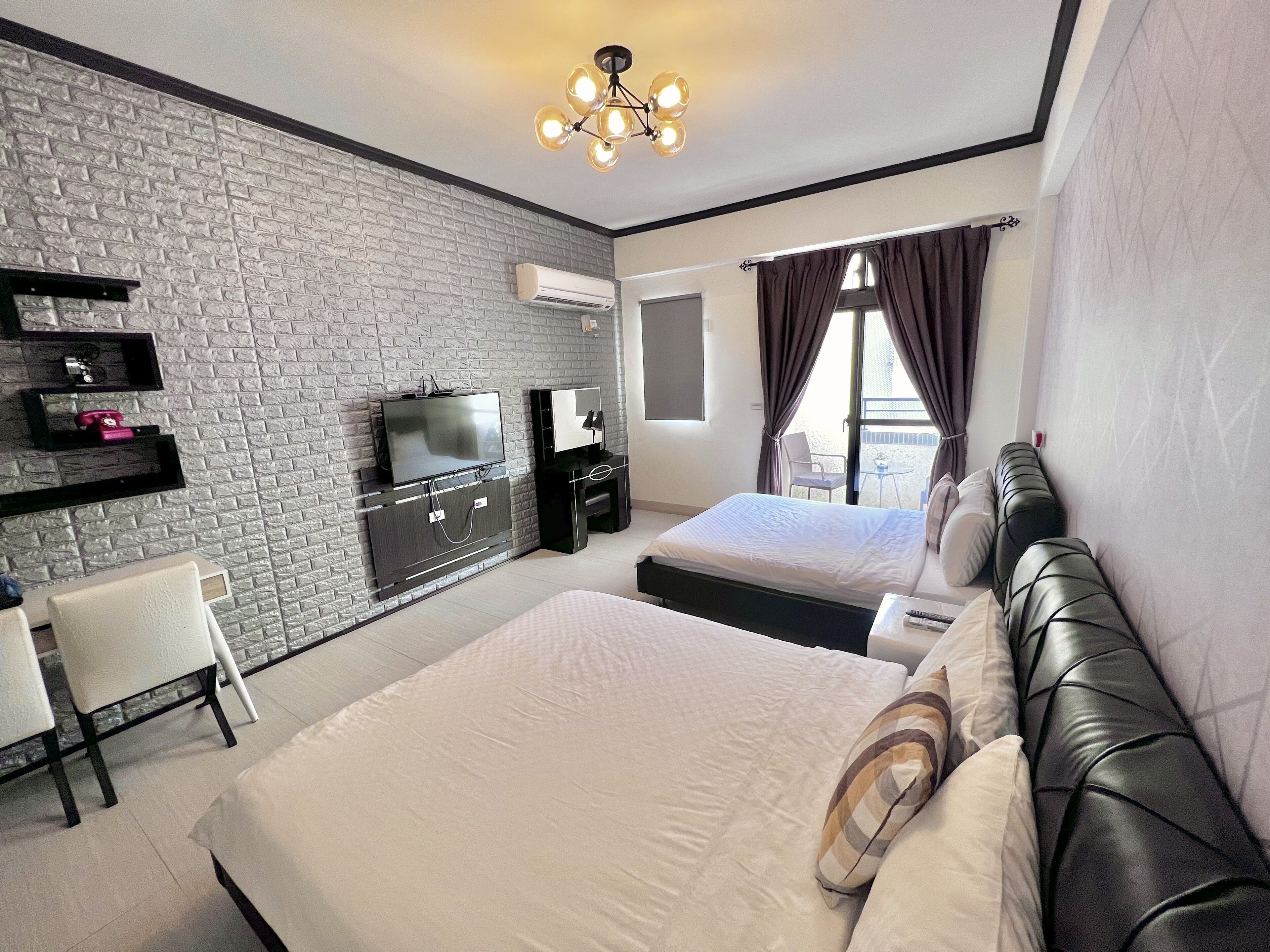 Ins Quadruple Room with Balcony | Individually decorated, individually furnished, desk, blackout curtains