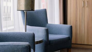 Caja de seguridad en la habitación y escritorio