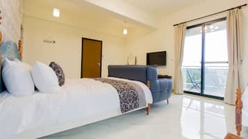 Family Room for 4 Madeli | Minibar, desk, blackout drapes, rollaway beds