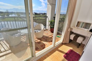 Grand Quadruple Room | Balcony - Fun Relax B&B (Wujie)