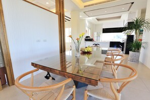 Free daily local cuisine breakfast - Fun Relax B&B (Wujie)