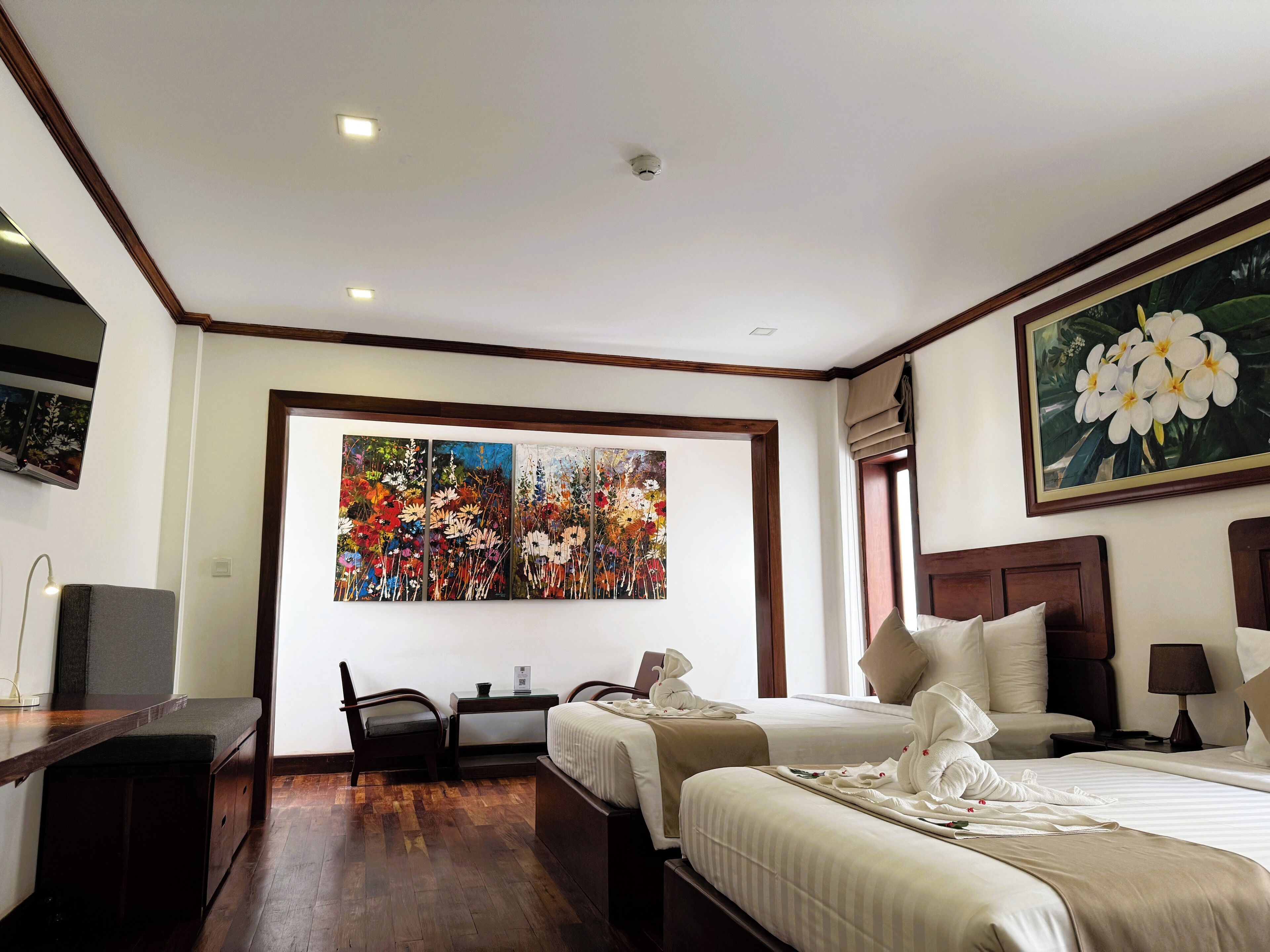 Deluxe Twin Room, 2 Twin Beds, Bathtub, City View | 2 bedrooms, premium bedding, minibar, in-room safe