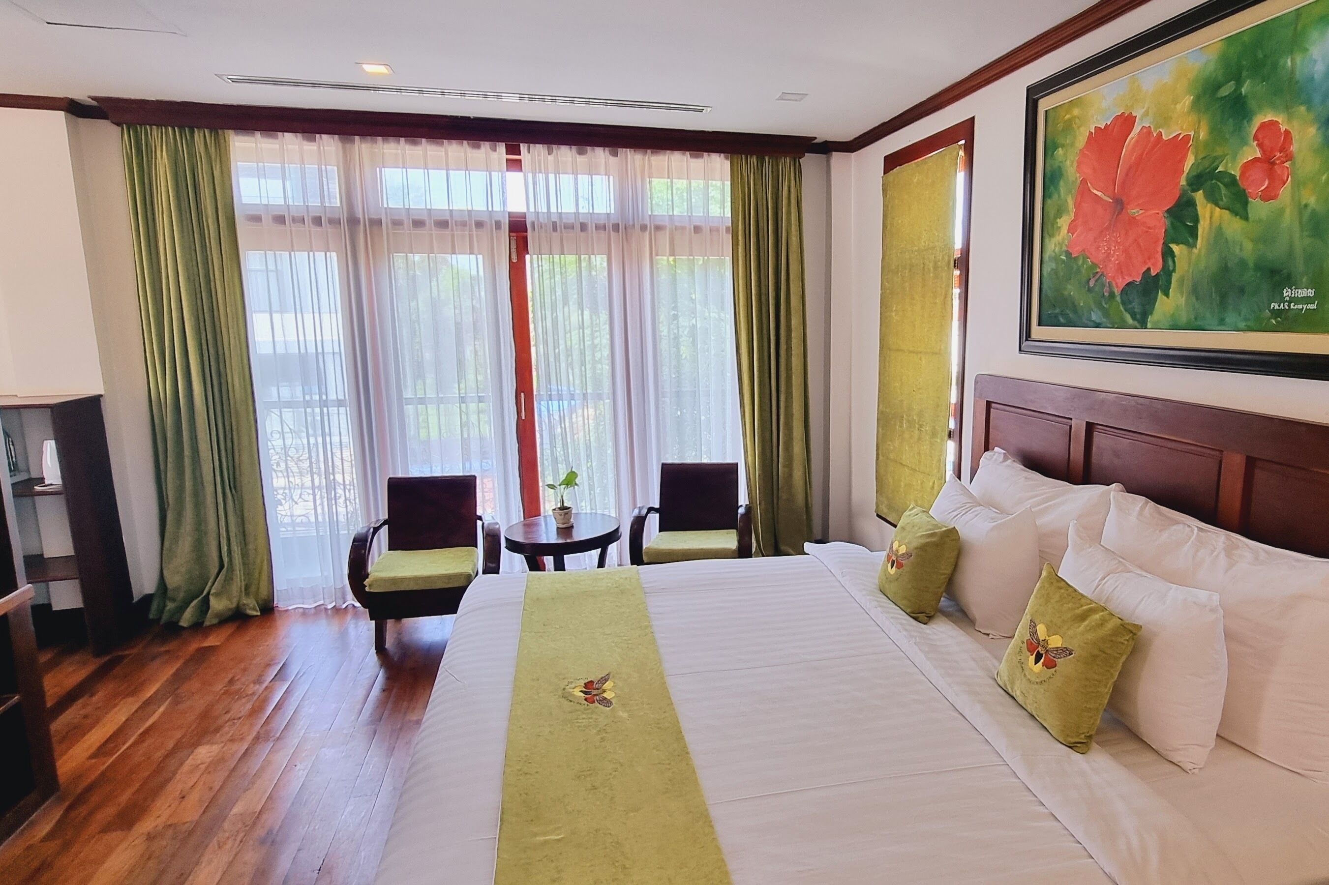 luxury suite, 1 king bed, balcony, pool view | city view