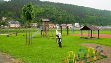 Área de juegos infantiles al aire libre