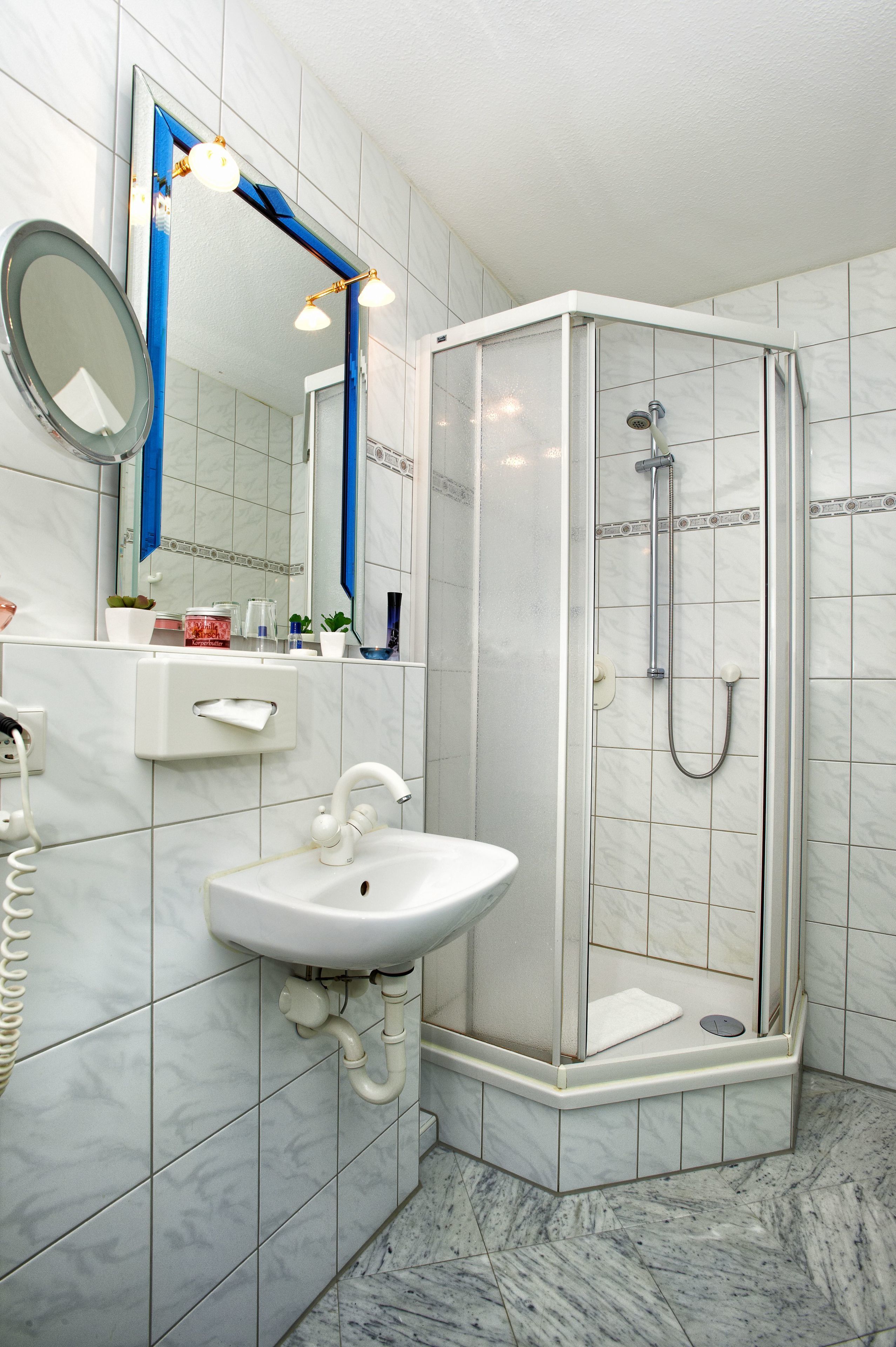 double room | bathroom | free toiletries, hair dryer, towels