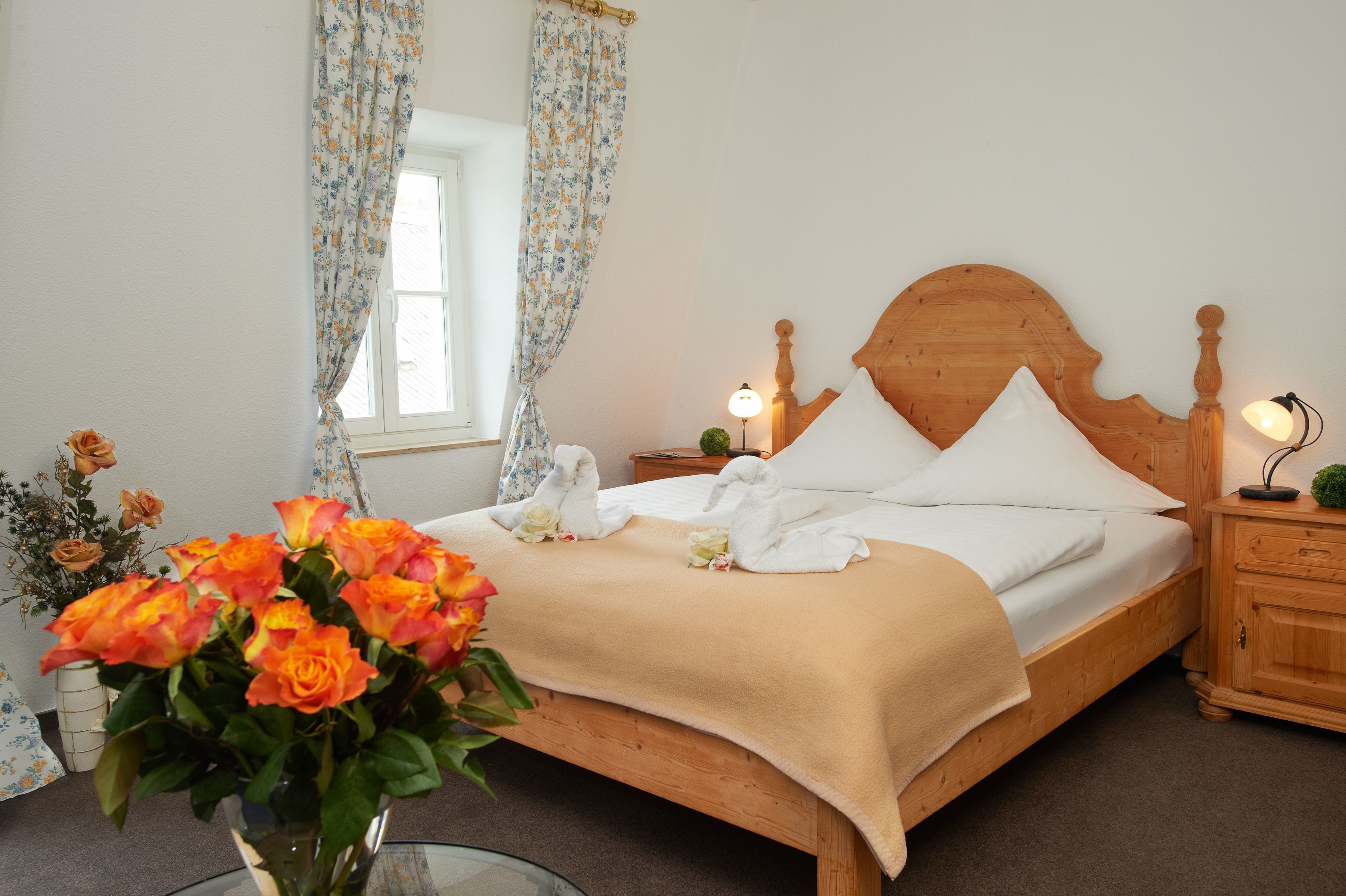 double room | individually decorated, individually furnished, desk, bed sheets