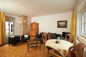 Apartamento | Sala de estar | Una televisión de pantalla plana