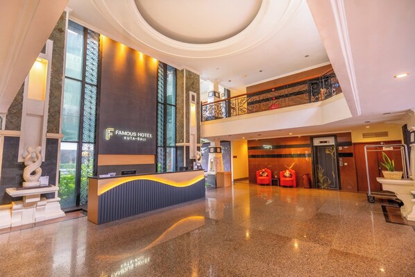 Reception - Famous Hotel Kuta (Tuban)