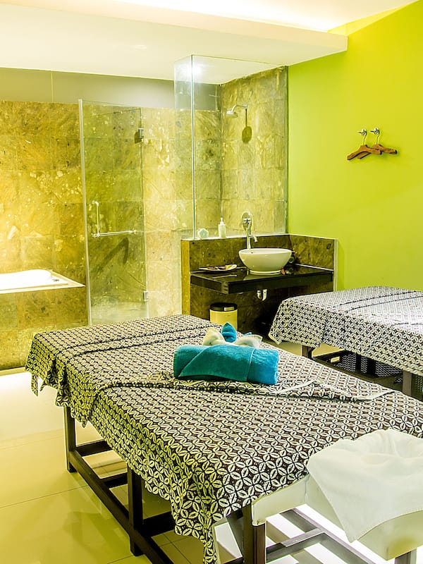 Couples treatment room(s), body treatments, body wraps, body scrubs