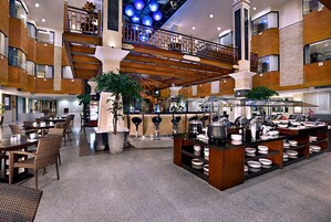 供应早餐、午餐和晚餐，印尼菜