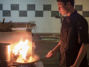 Breakfast, lunch and dinner served - Famous Hotel Kuta (Tuban)
