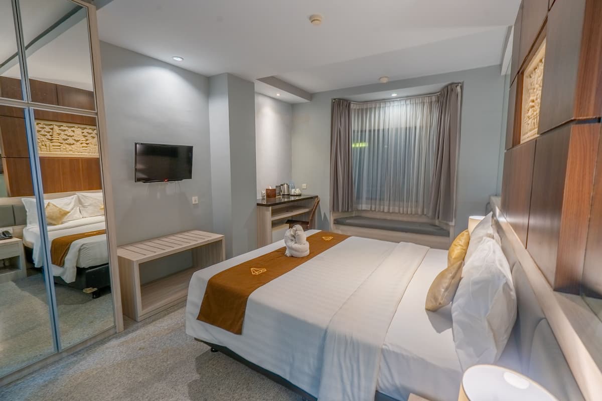 Superior Room | 1 bedroom, minibar, in-room safe, desk