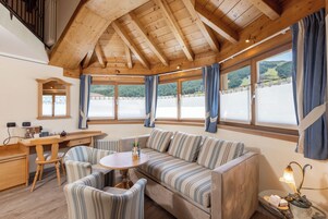 Junior Suite | Living area | Flat-screen TV