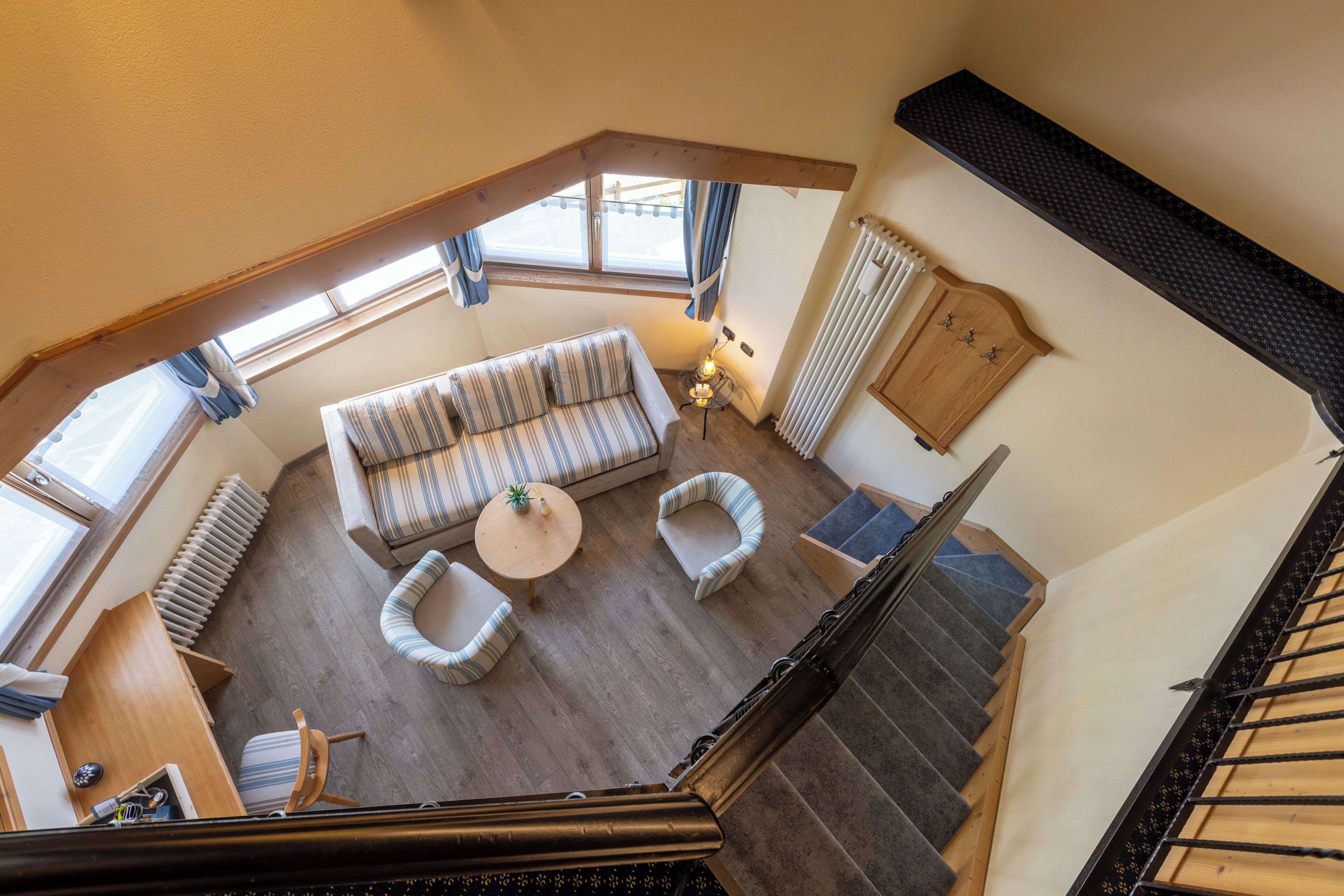 junior suite | living area | flat-screen tv