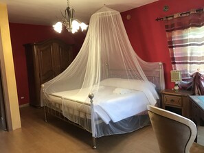 Deluxe Double Room (3 guests) | Free cots/infant beds