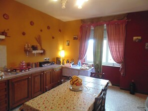 Free daily continental breakfast