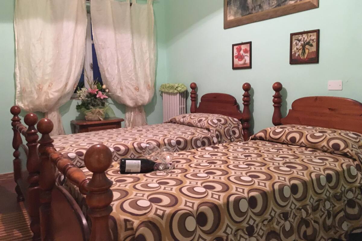 Twin Room, 2 Single Beds | Free cots/infant beds