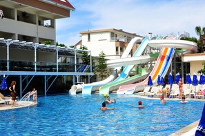 Outdoor pool, pool umbrellas, pool loungers - Side Yesiloz Hotel (Manavgat)