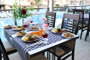 Breakfast, lunch and dinner served - Side Yesiloz Hotel (Manavgat)
