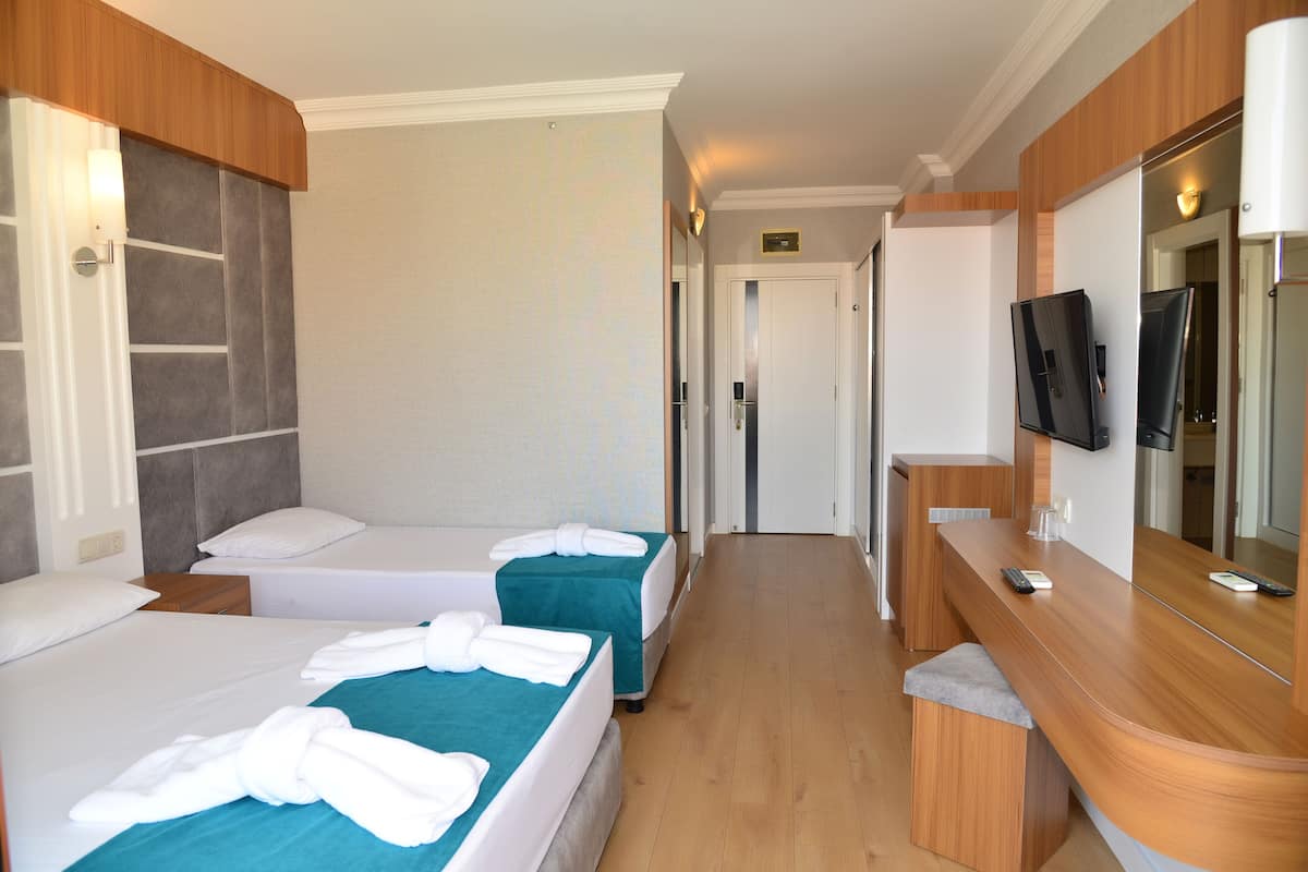 2 habitaciones, minibar, wifi y ropa de cama