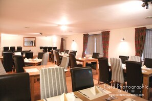 Breakfast, lunch, dinner and brunch served - Lumb Farm Country Club (Ripley)