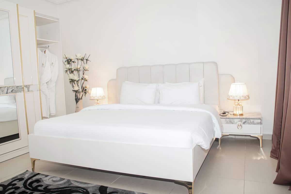Suite superior | Zona de estar | Una televisión LED