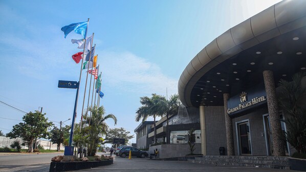 Front of property - Golden Palace Hôtel  (Grand-Bassam)