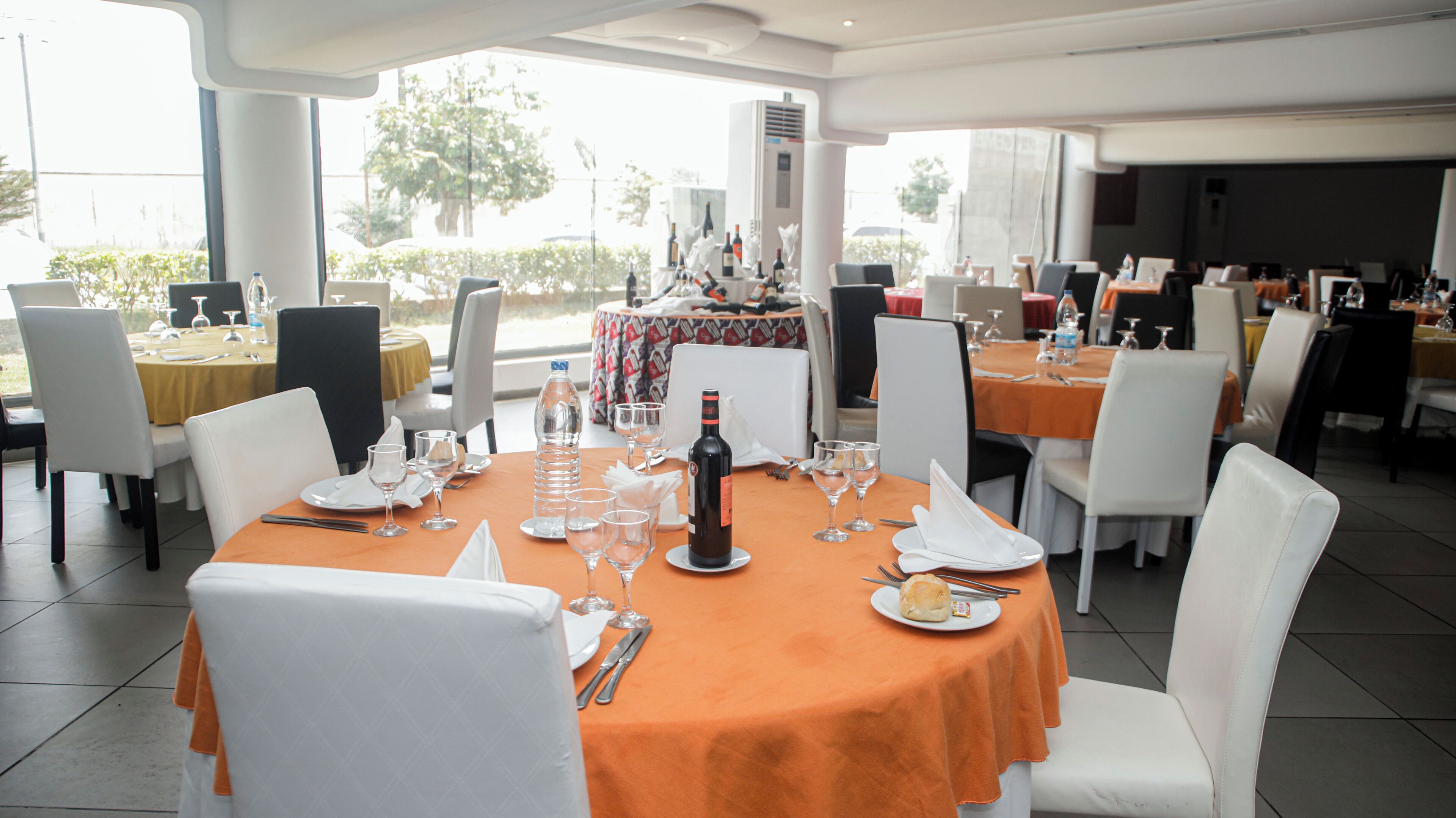 2 restaurants, breakfast, lunch, dinner served; international cuisine