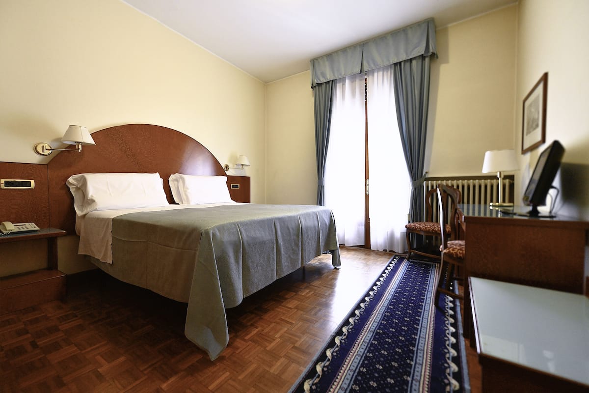 Family Room | In-room safe, free WiFi