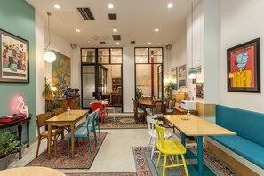 每日付費供應當地料理早餐
