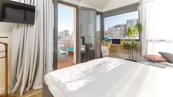 Suite (Luminous) | Premium bedding, minibar, in-room safe, blackout curtains