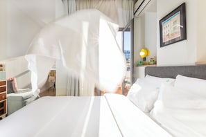 Superior Suite | Premium bedding, minibar, in-room safe, blackout drapes - The Caravan (Thessaloniki)