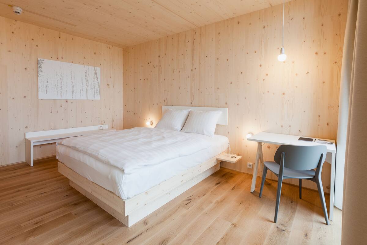 premium bedding, in-room safe, desk, soundproofing