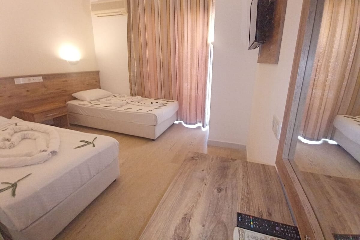 Standard Room | Living area | TV
