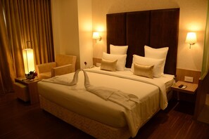 In-room safe, desk, blackout drapes, soundproofing - Blu Iris (Chennai)