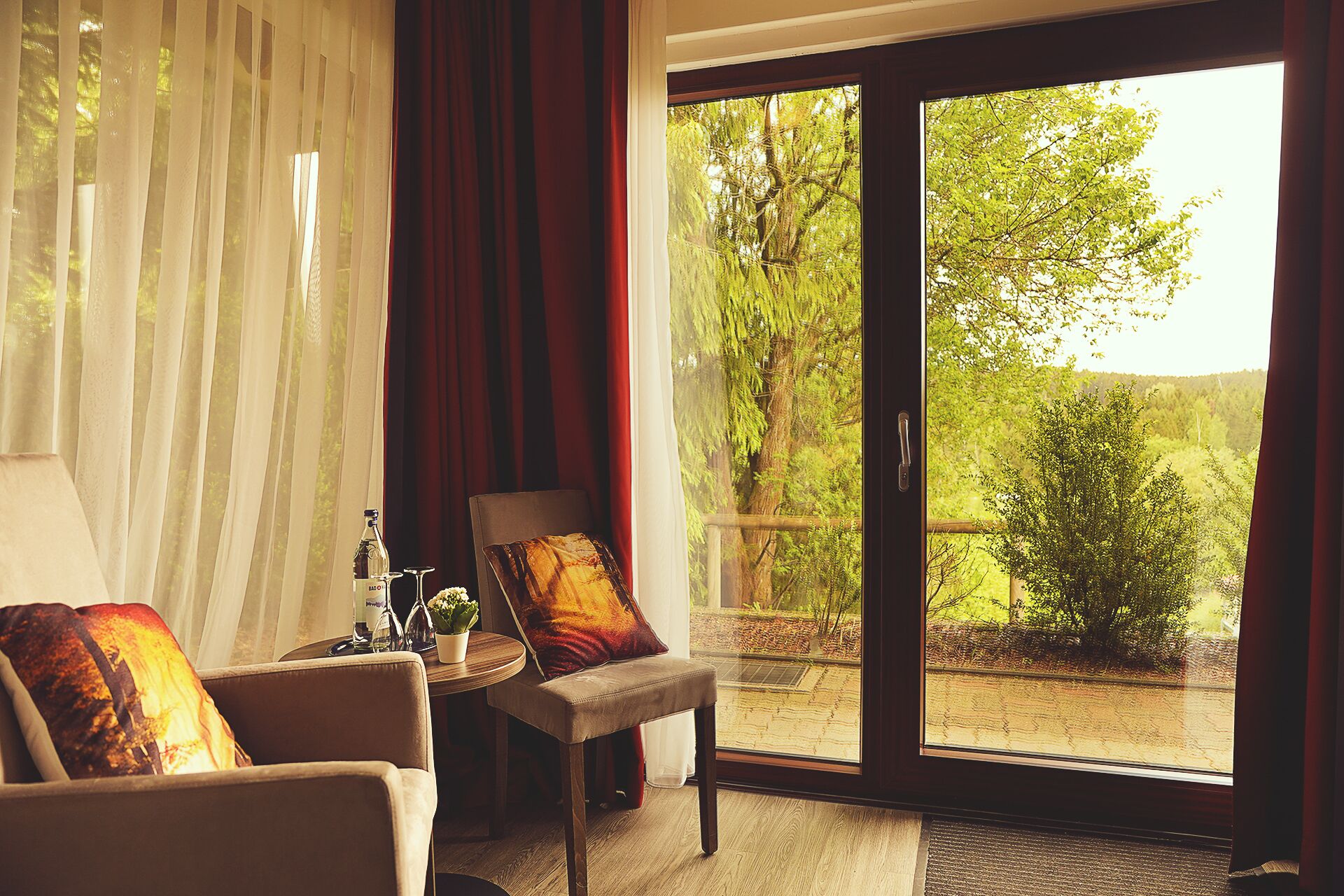 Doppia Deluxe, non fumatori, vista montagna | Una cassaforte in camera, con stile personalizzato, una scrivania