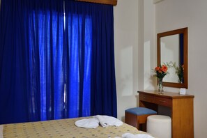 In-room safe, desk, soundproofing, iron/ironing board - Akatos Hotel (Chania)
