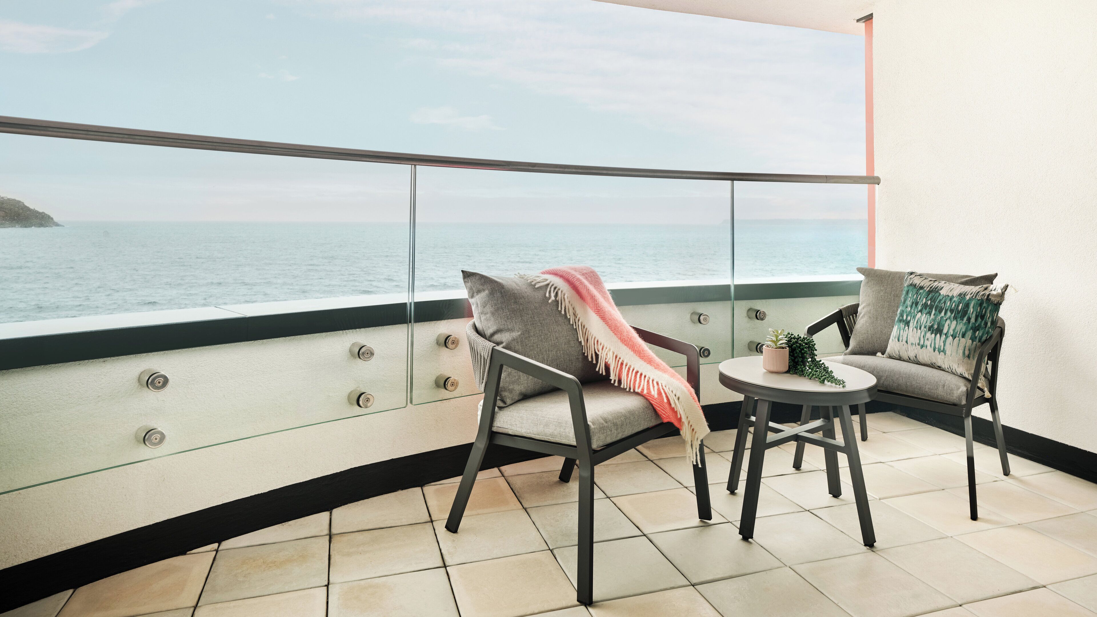 Premium kamer, 1 kingsize bed, balkon, uitzicht op zee | Kamervoorziening