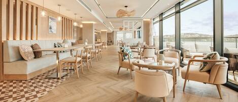 Bar sur le toit, vue sur la plage, ouvert certains jours