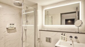 淋浴/浴缸二合一、環保盥洗用品、吹風機