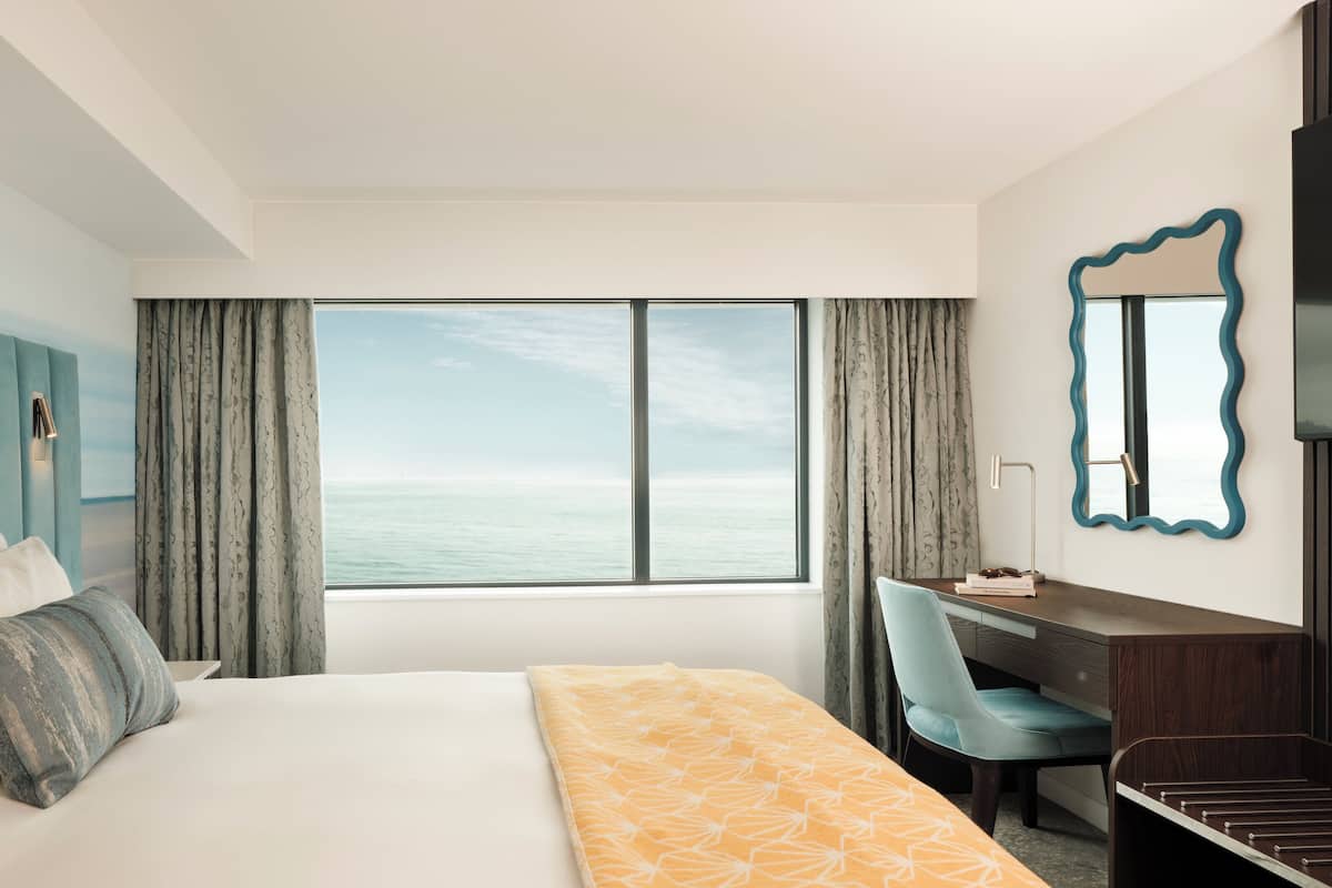 Premium-rum - 2 enkelsängar - havsutsikt | Skrivbord, strykjärn/strykbräda och gratis wi-fi