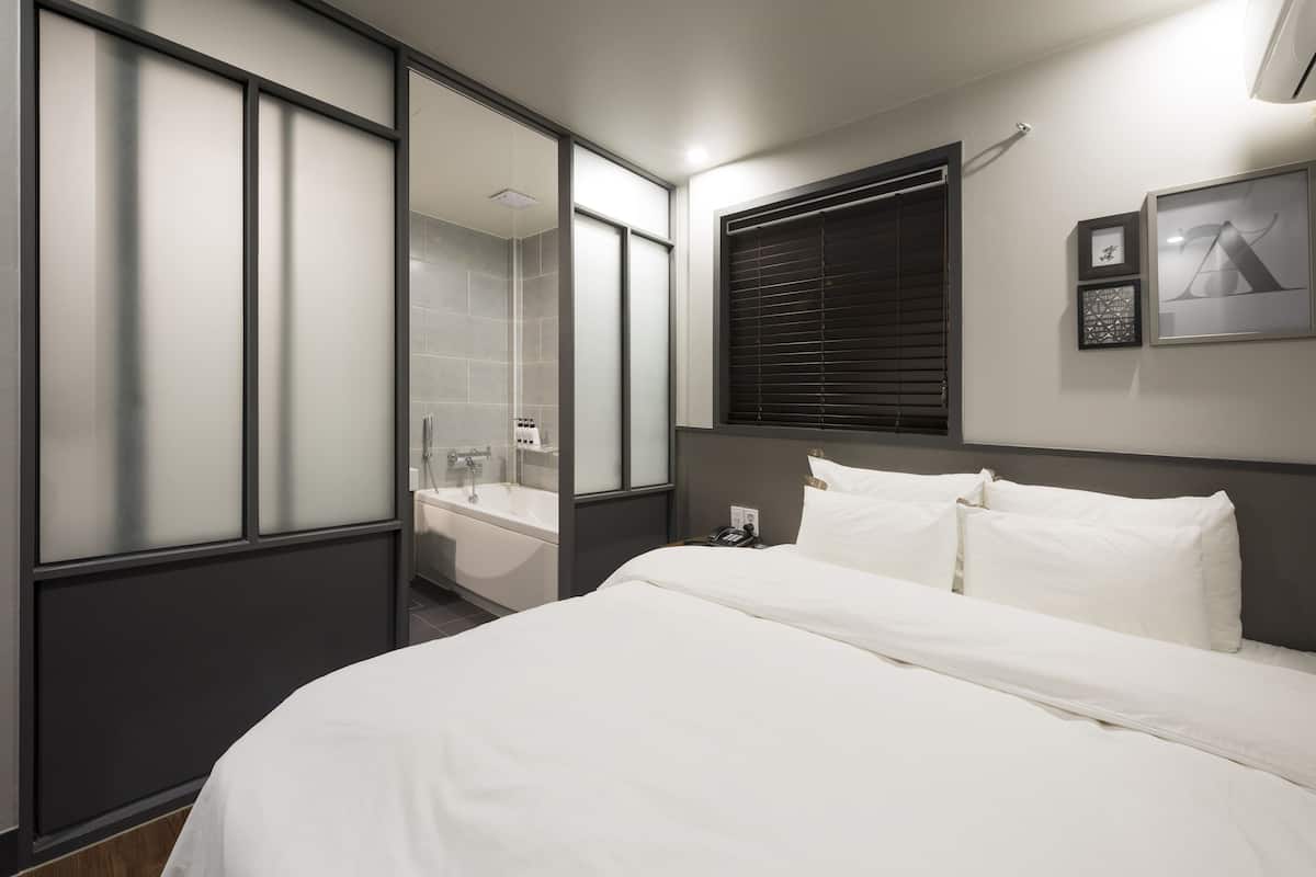Down duvets, free minibar, individually furnished, desk