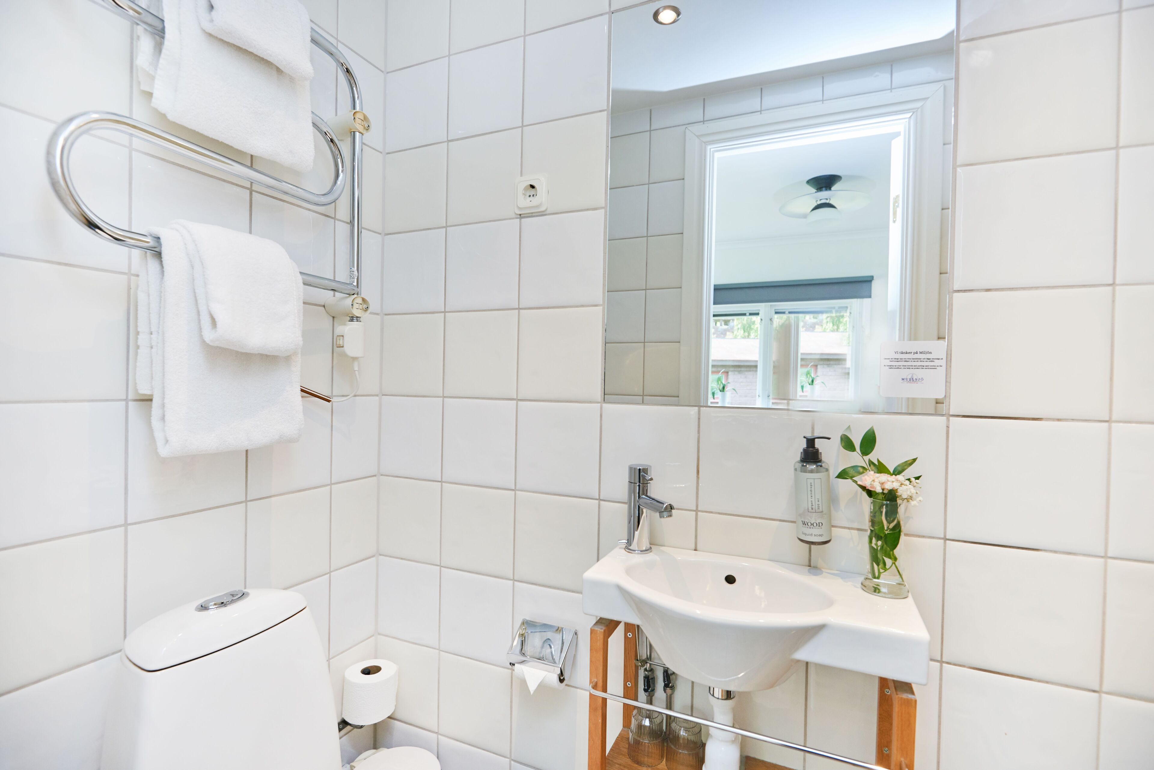 standard twin room | bathroom | shower, hair dryer, bathrobes, slippers