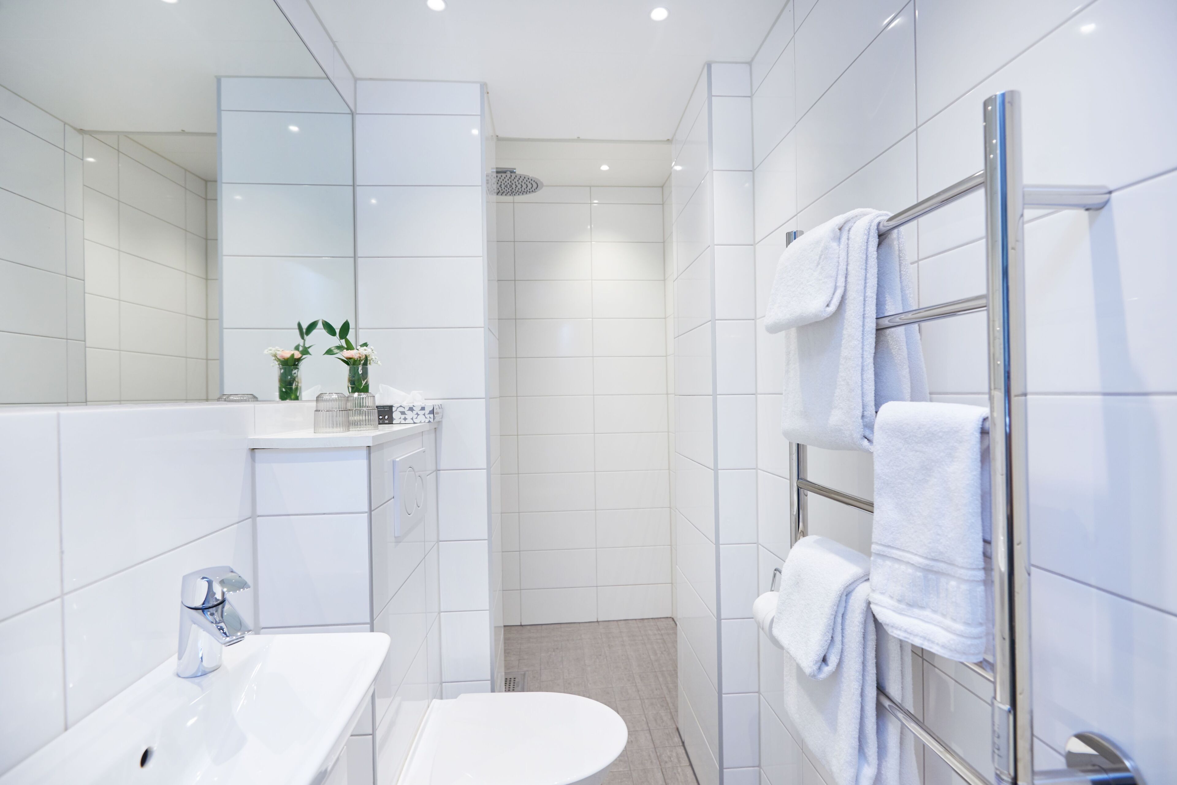standard twin room | bathroom | shower, hair dryer, bathrobes, slippers