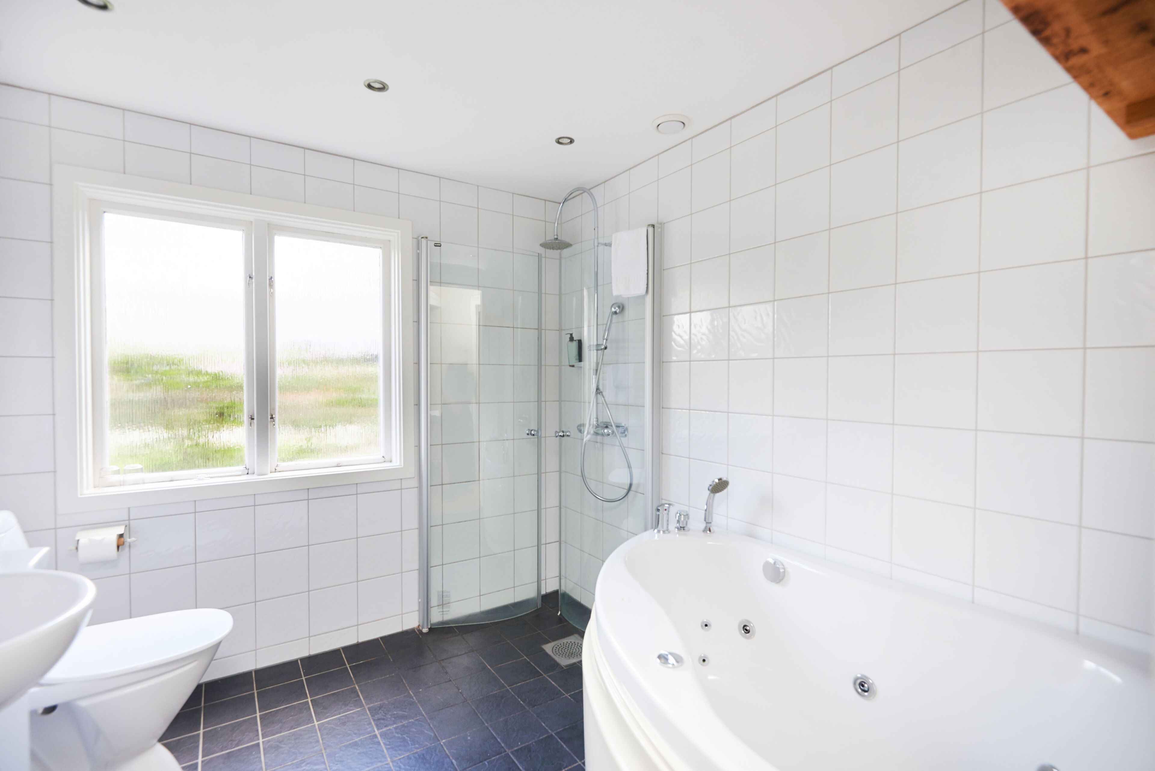 Deluxe Double Room | Bathroom | Shower, hair dryer, bathrobes, slippers