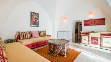 Suite familiare, 1 camera da letto | Minibar, una cassaforte in camera, insonorizzazione, ferro/asse da stiro