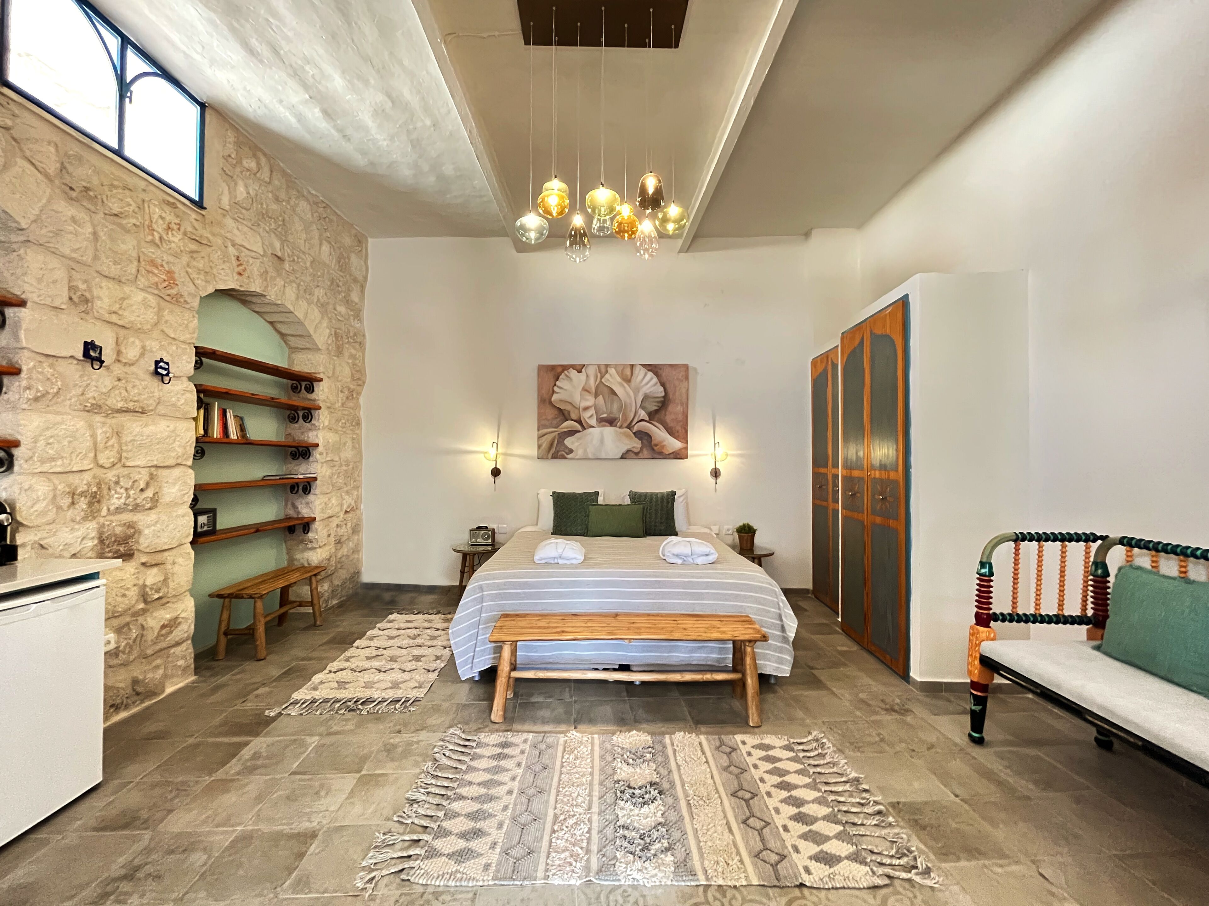 Suite, Mountain View | Minibar, in-room safe, soundproofing, iron/ironing board